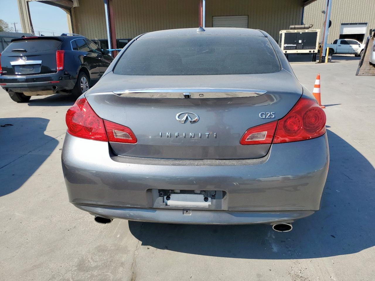 INFINITI G25 BASE