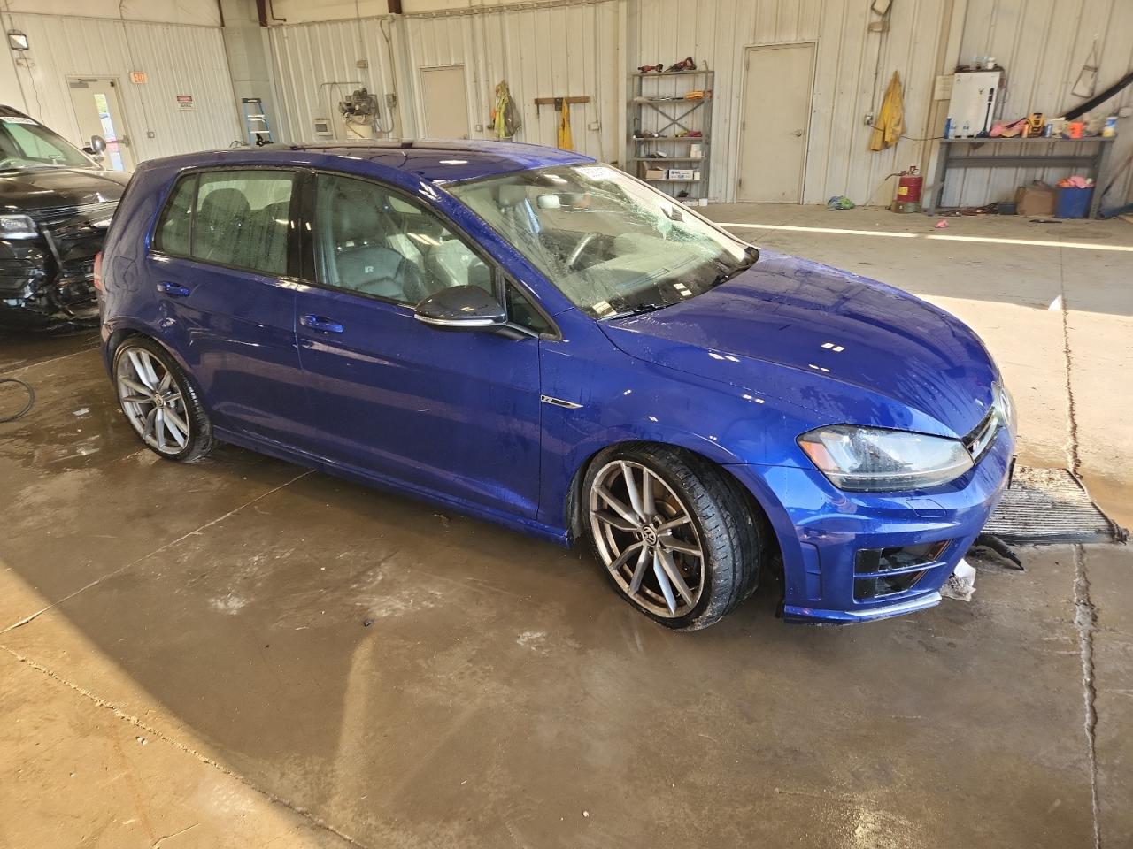 VOLKSWAGEN GOLF R