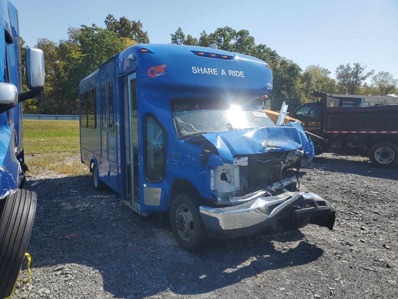 FORD ECONOLINE E450 SUPER DUTY CUTAWAY VAN