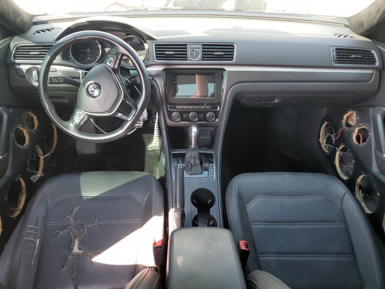 VOLKSWAGEN PASSAT R-LINE