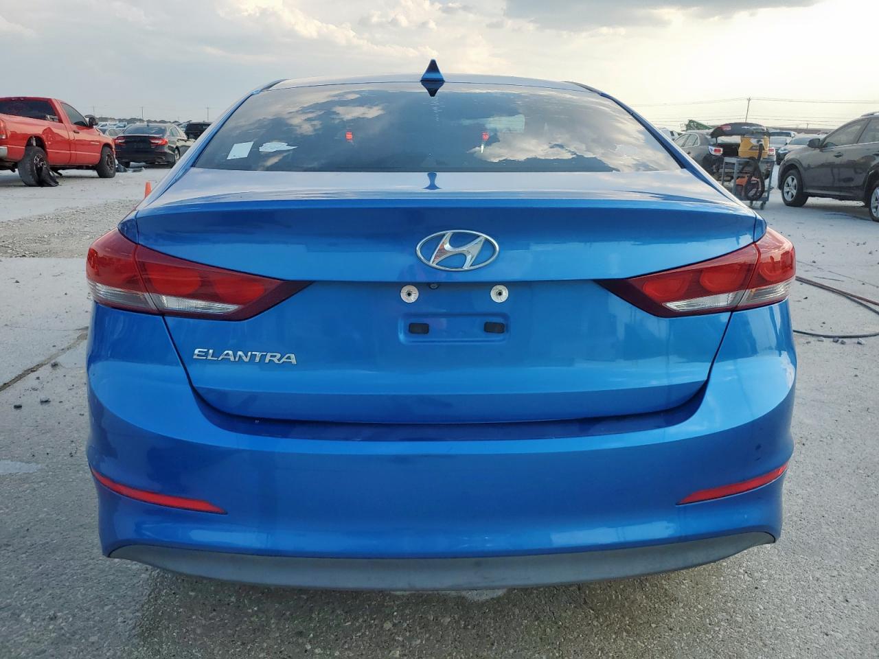HYUNDAI ELANTRA SE