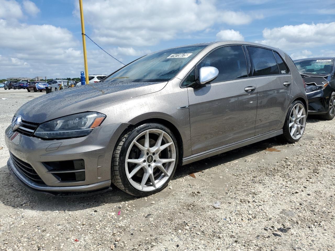 VOLKSWAGEN GOLF R
