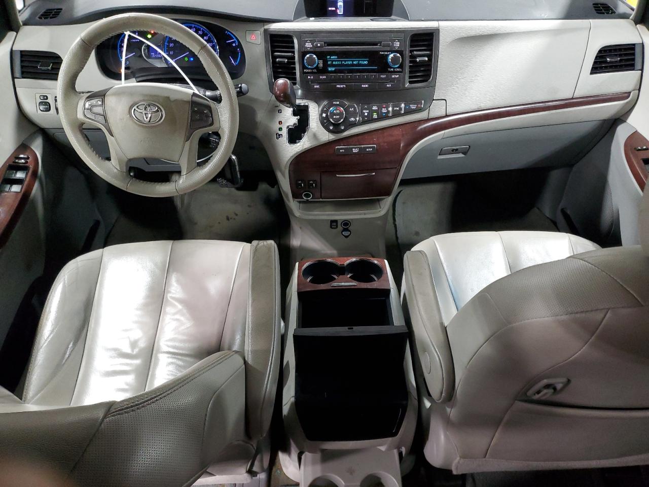 TOYOTA SIENNA XLE