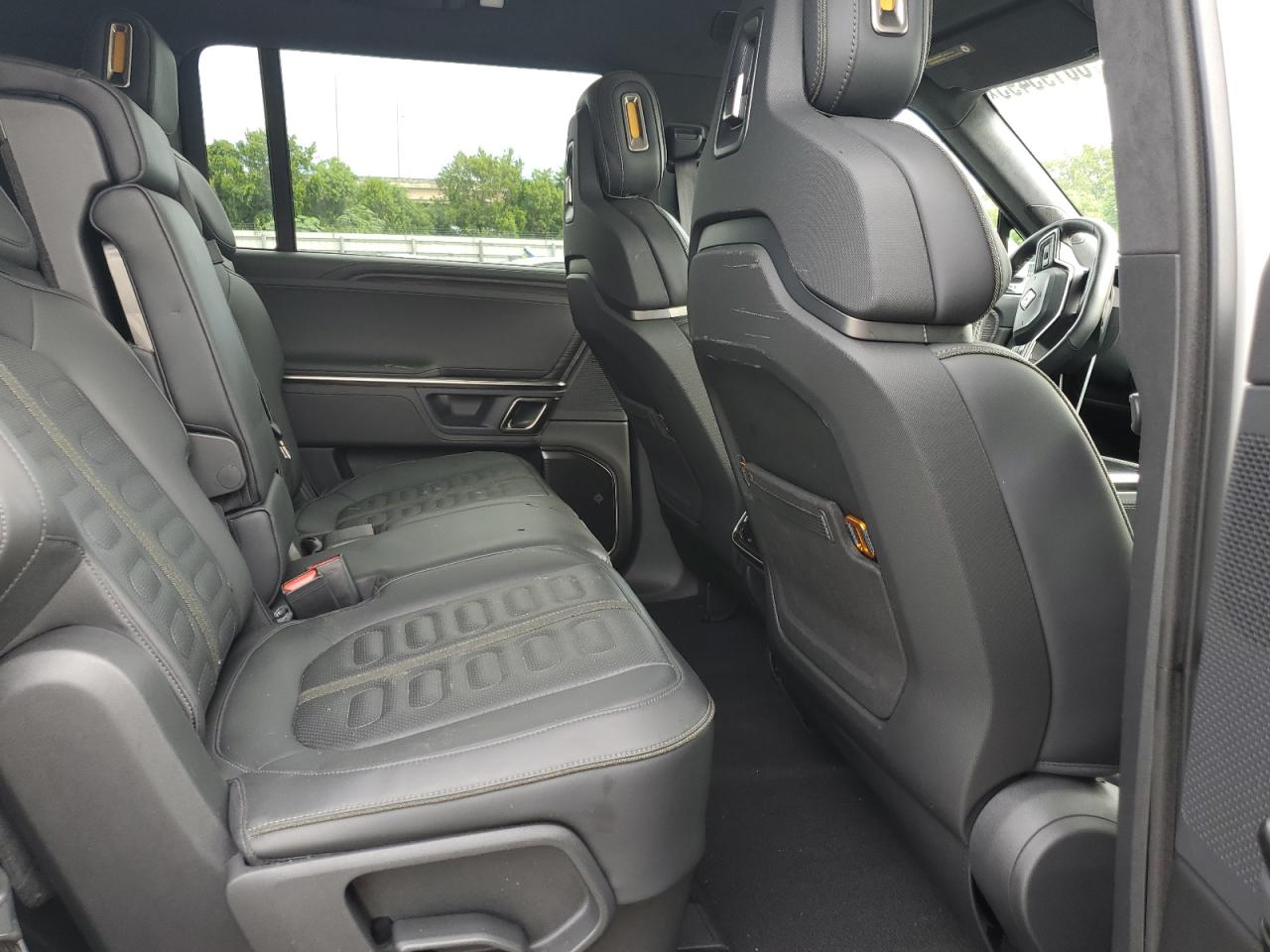 RIVIAN R1S ADVENTURE