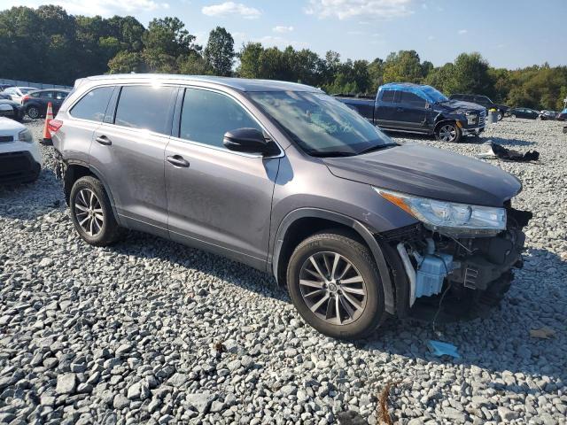 2019 TOYOTA HIGHLANDER SE 5TDJZRFHXKS582247