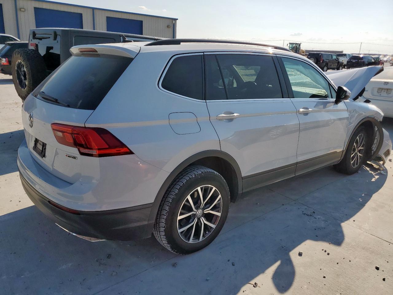 VOLKSWAGEN TIGUAN SE