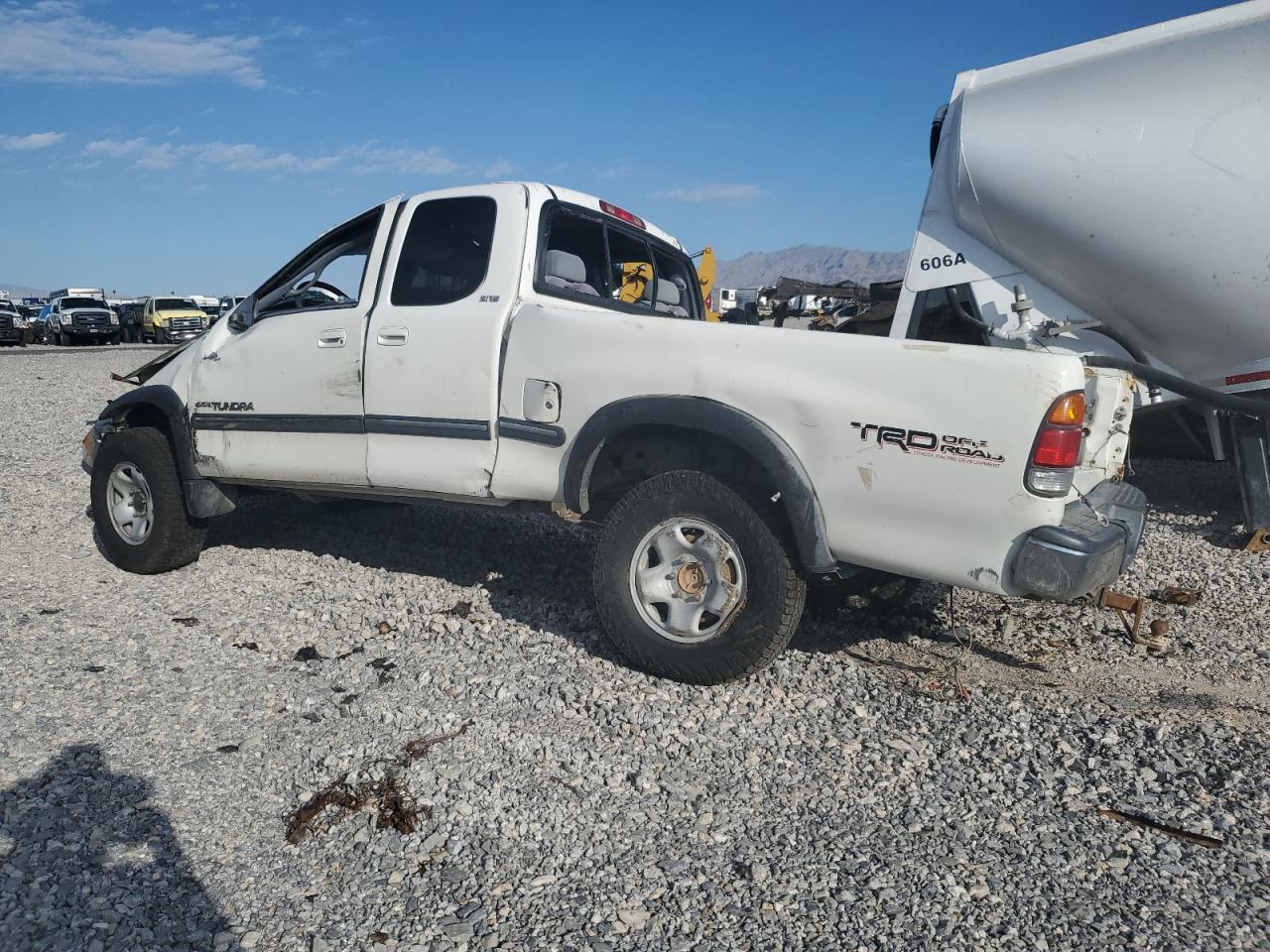 Lot #3275972790 2000 TOYOTA TUNDRA ACC