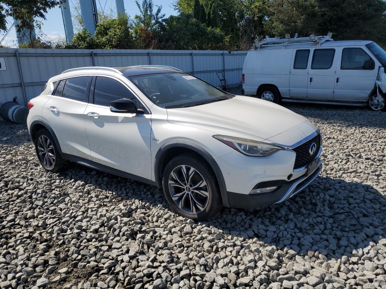 INFINITI QX30 BASE