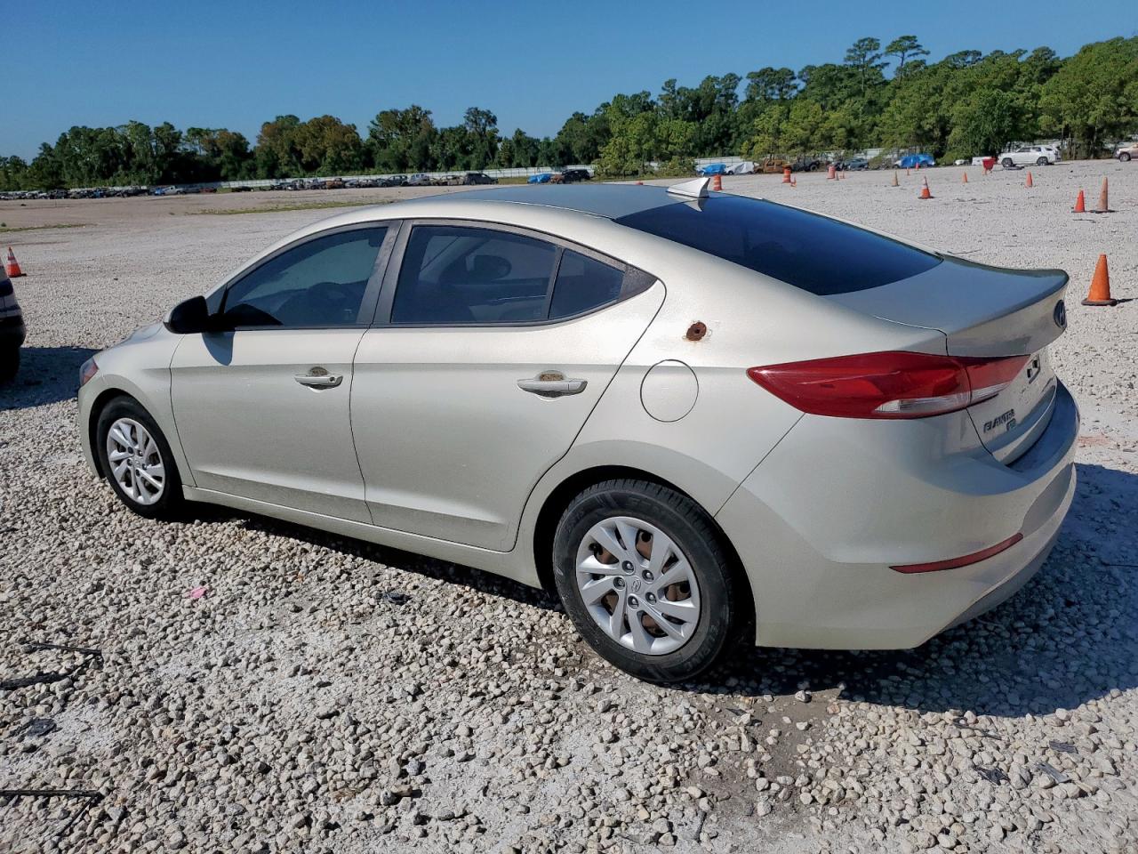 HYUNDAI ELANTRA SE