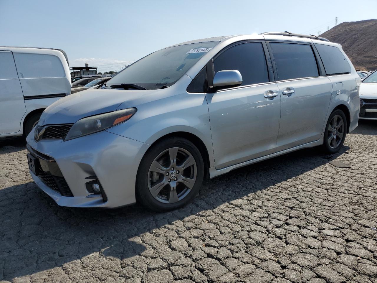 TOYOTA SIENNA SE