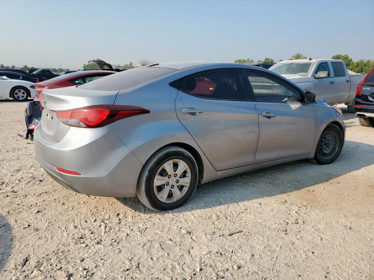 HYUNDAI ELANTRA SE