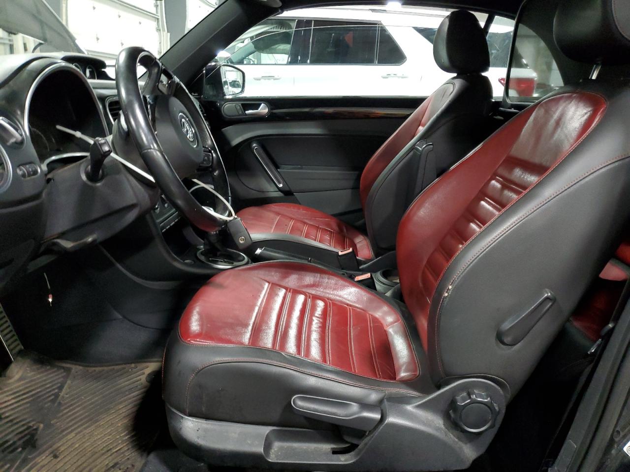 VOLKSWAGEN BEETLE R-LINE