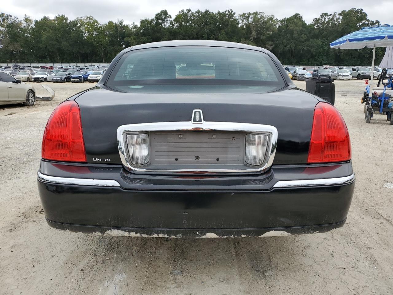 LINCOLN TOWN CAR SIGNATURE LIMITED