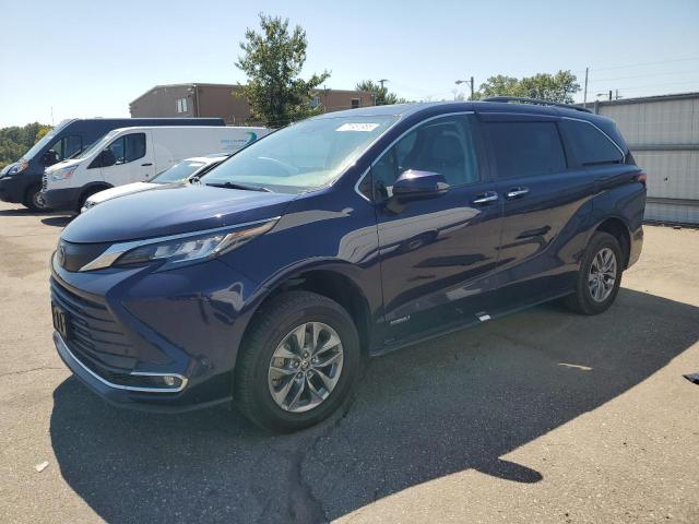 TOYOTA SIENNA XLE