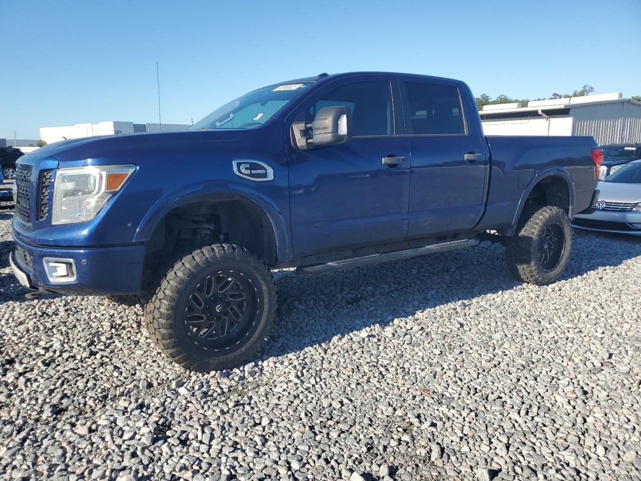 NISSAN TITAN SL
