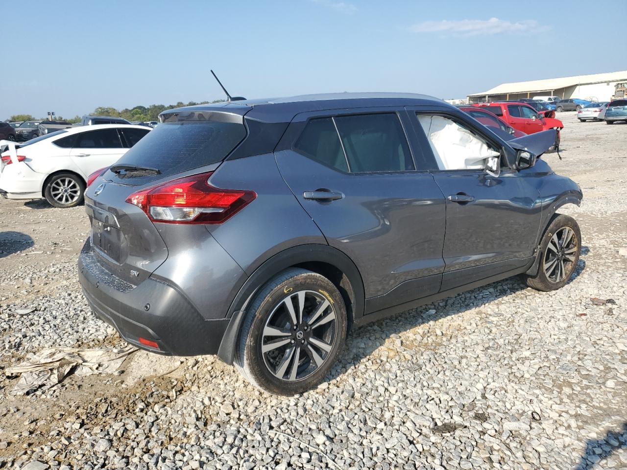 NISSAN KICKS SV