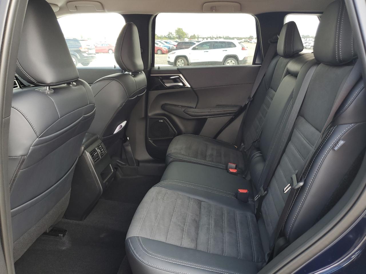 MITSUBISHI OUTLANDER SE