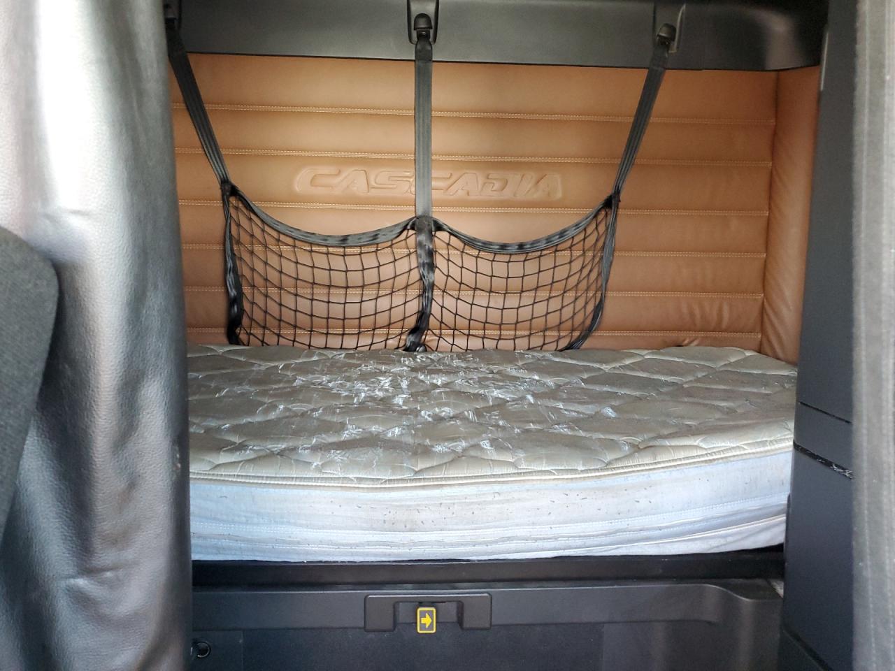 Lot #3287583028 2020 FREIGHTLINER CASCADIA 1