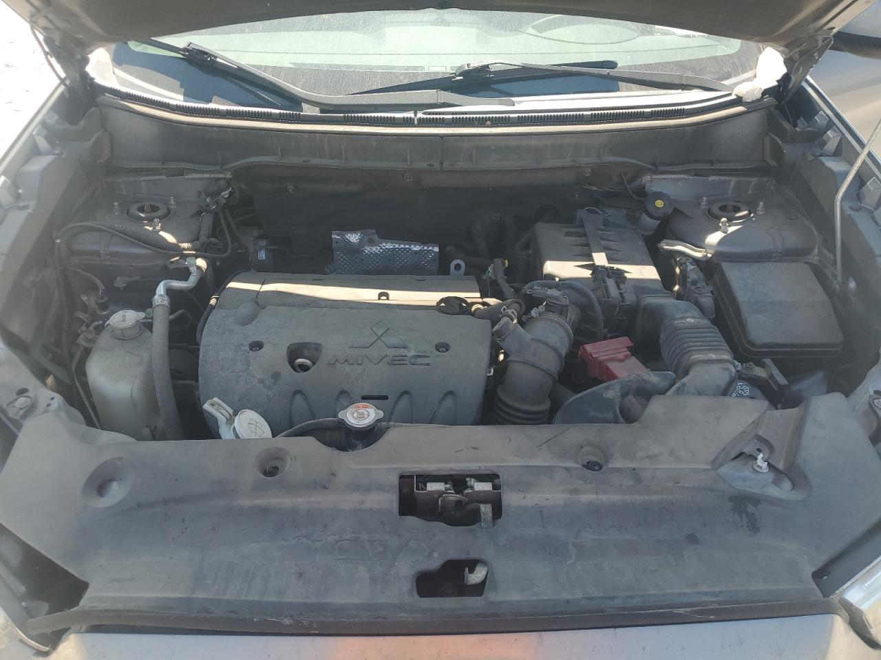 MITSUBISHI OUTLANDER ES