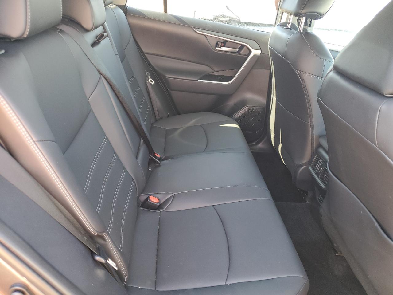 TOYOTA RAV4 XLE PREMIUM