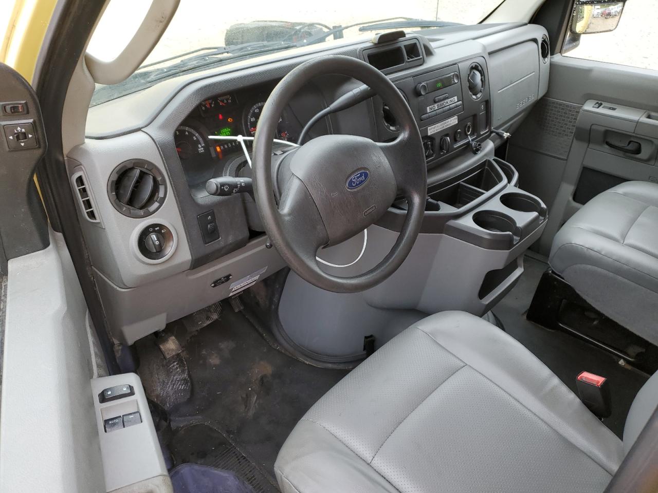 FORD ECONOLINE E450 SUPER DUTY CUTAWAY VAN