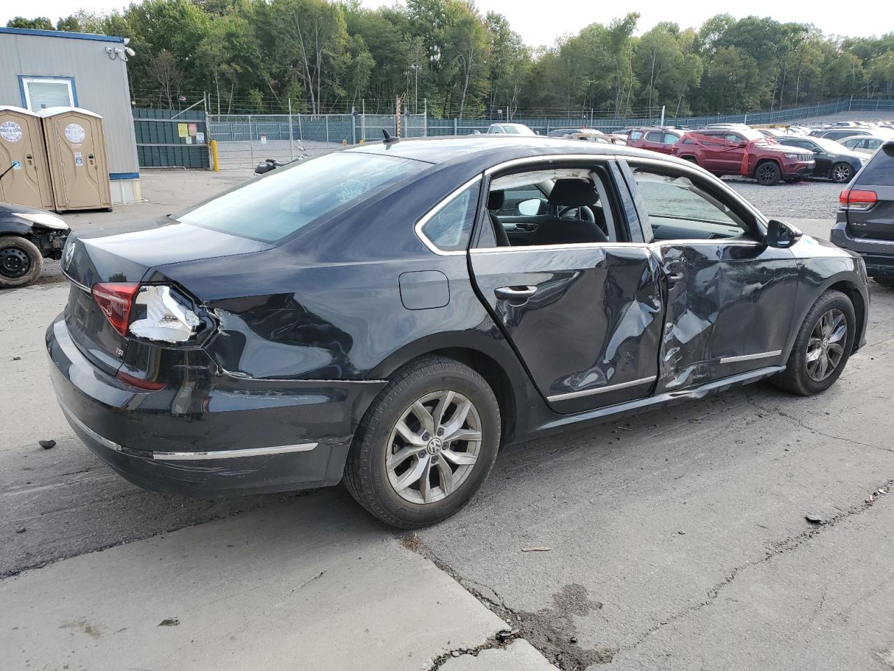 Lot #3316639485 2017 VOLKSWAGEN PASSAT S