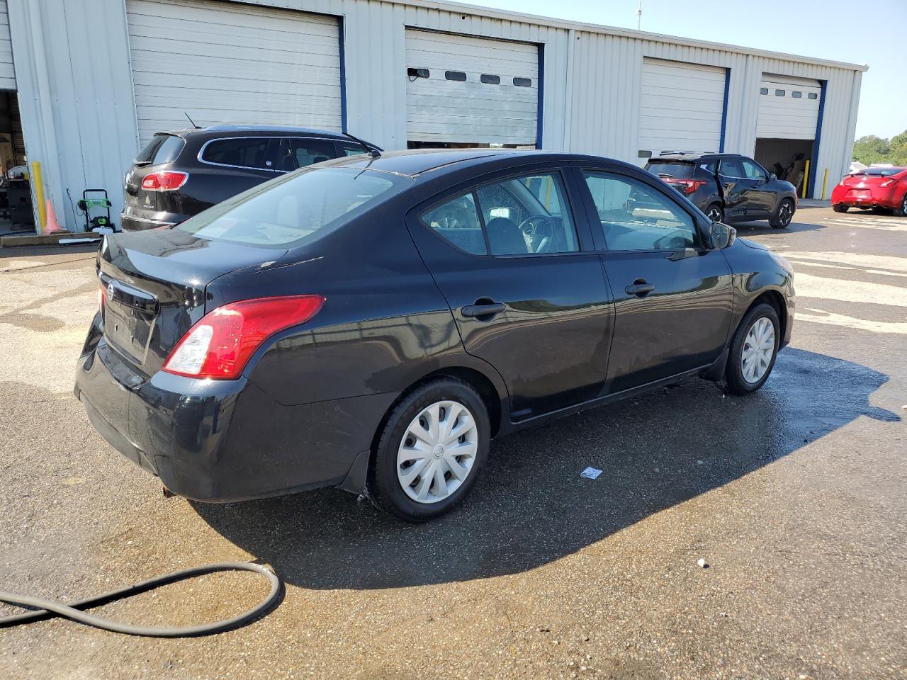 NISSAN VERSA S