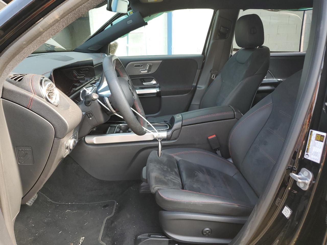 MERCEDES-BENZ EQB 300 4MATIC