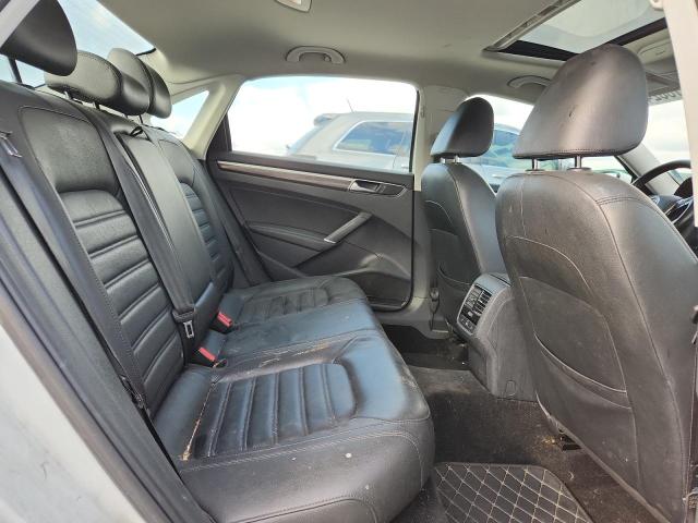 2017 VOLKSWAGEN PASSAT SEL 1VWCT7A30HC032203