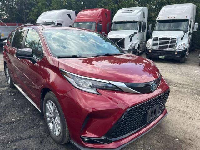 2022 TOYOTA SIENNA XSE 5TDXSKFC5NS055750