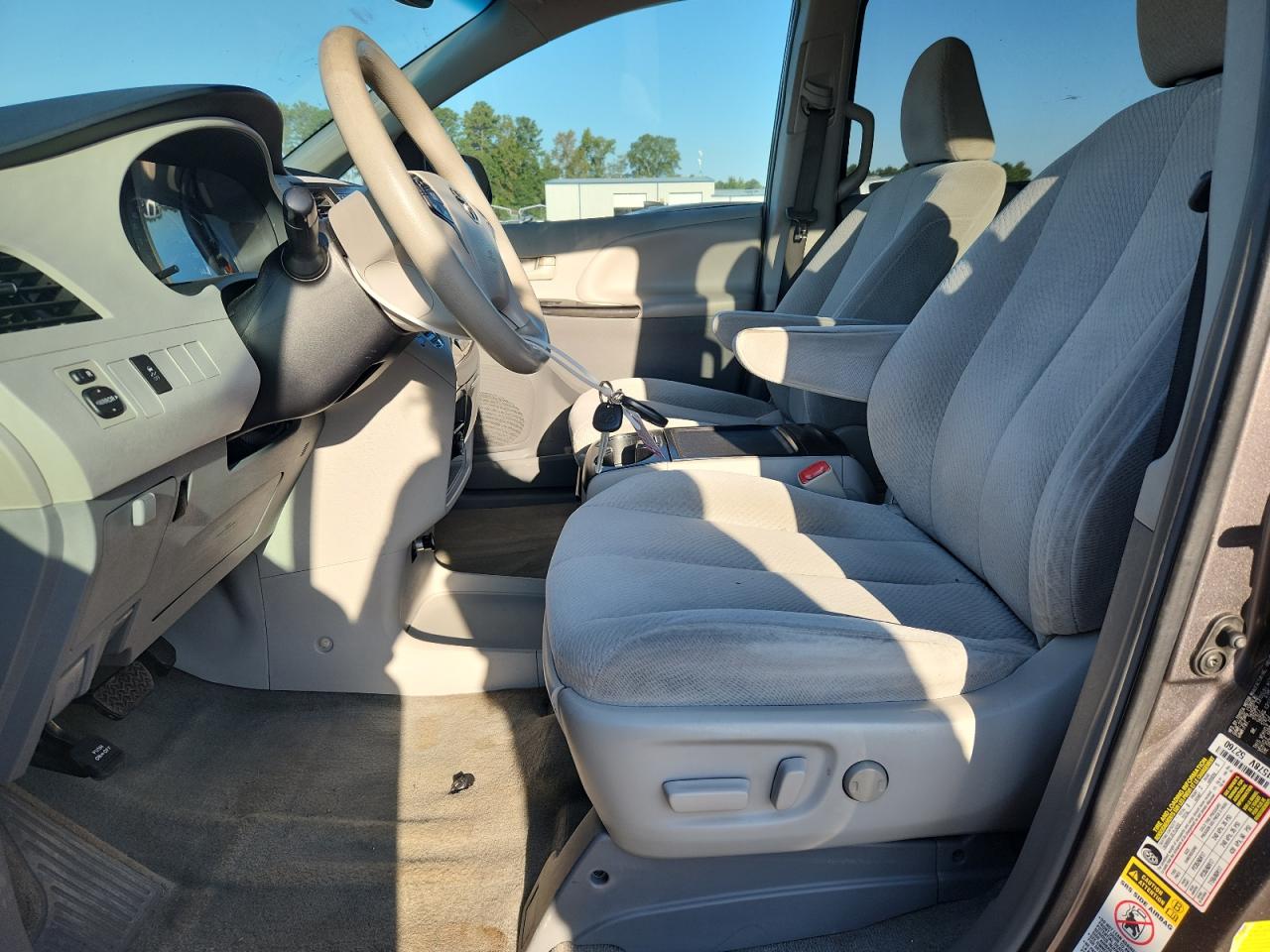 Lot #3278660948 2013 TOYOTA SIENNA LE