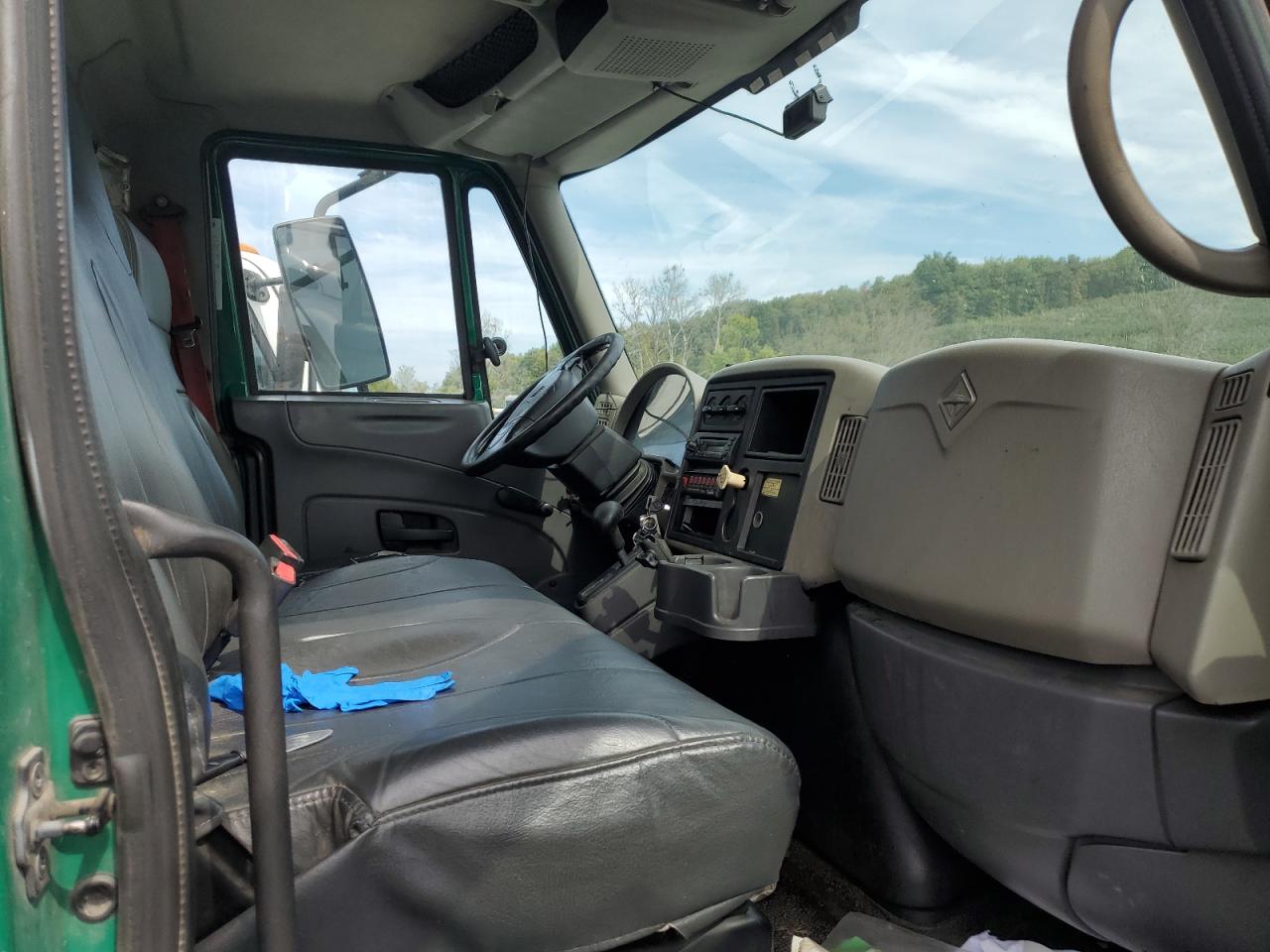 Lot #3257101356 2010 INTERNATIONAL 4000 4300