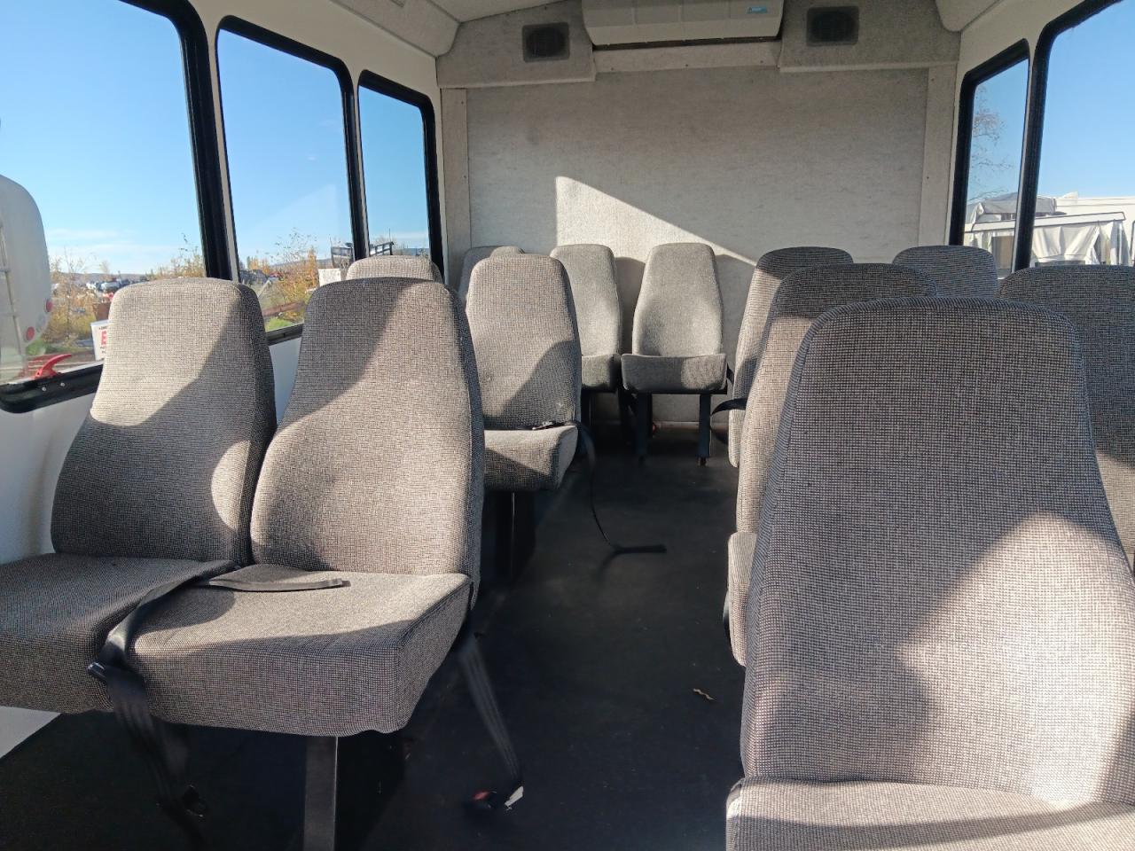 FORD ECONOLINE E450 SUPER DUTY CUTAWAY VAN