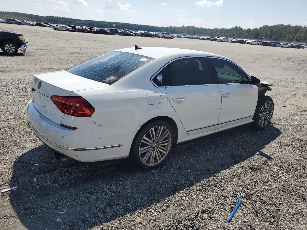 VOLKSWAGEN PASSAT SEL PREMIUM