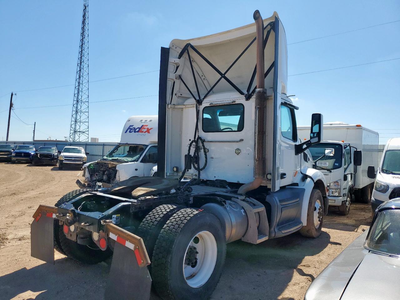 Lot #3284643375 2019 PETERBILT TRACTOR 579