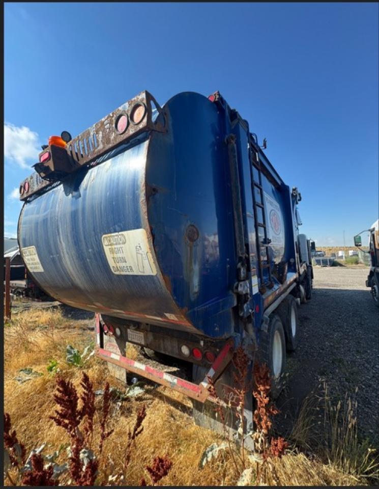 Lot #3241007707 2014 PETERBILT 320