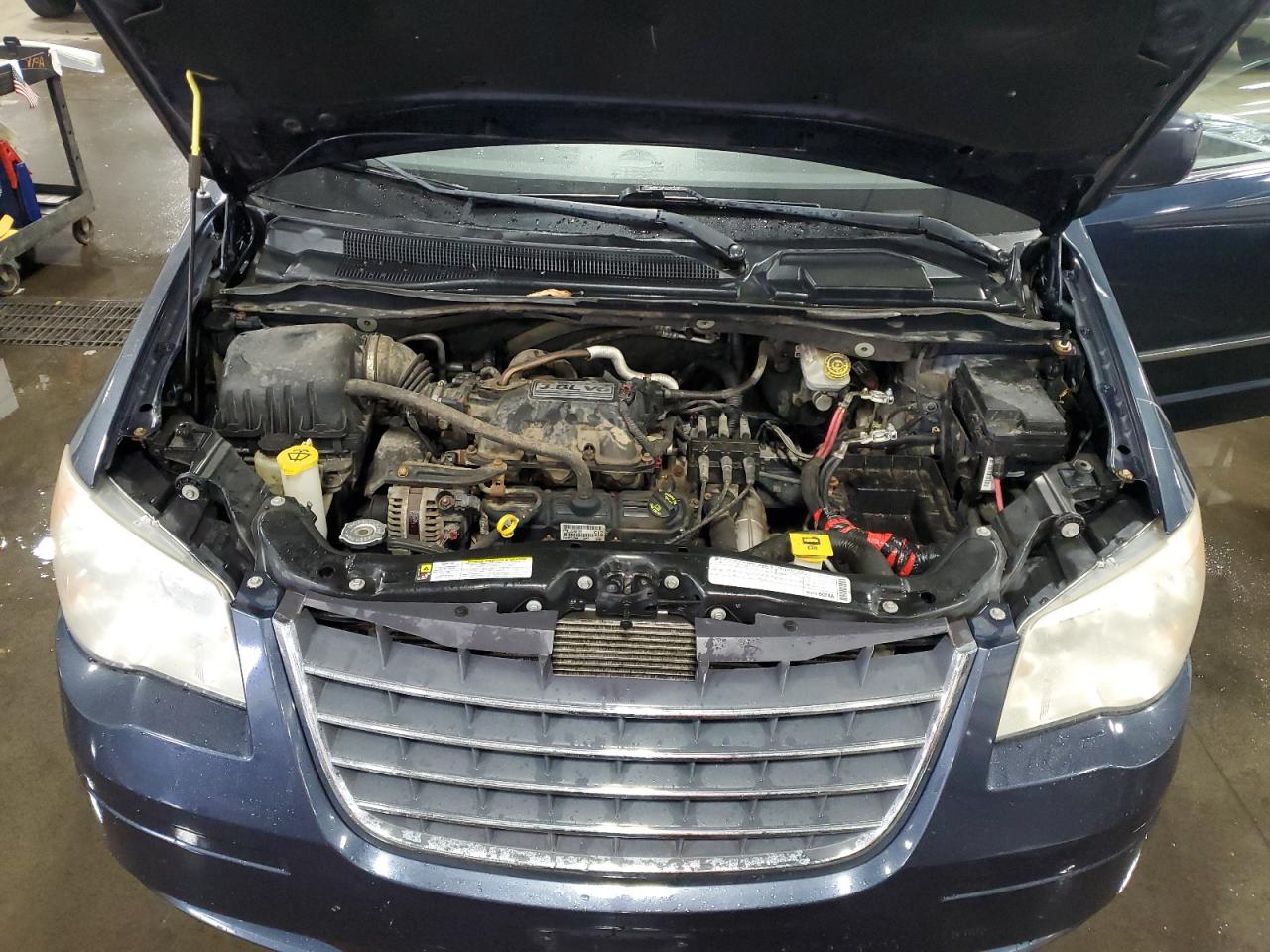 Lot #3274696819 2009 CHRYSLER TOWN & COU