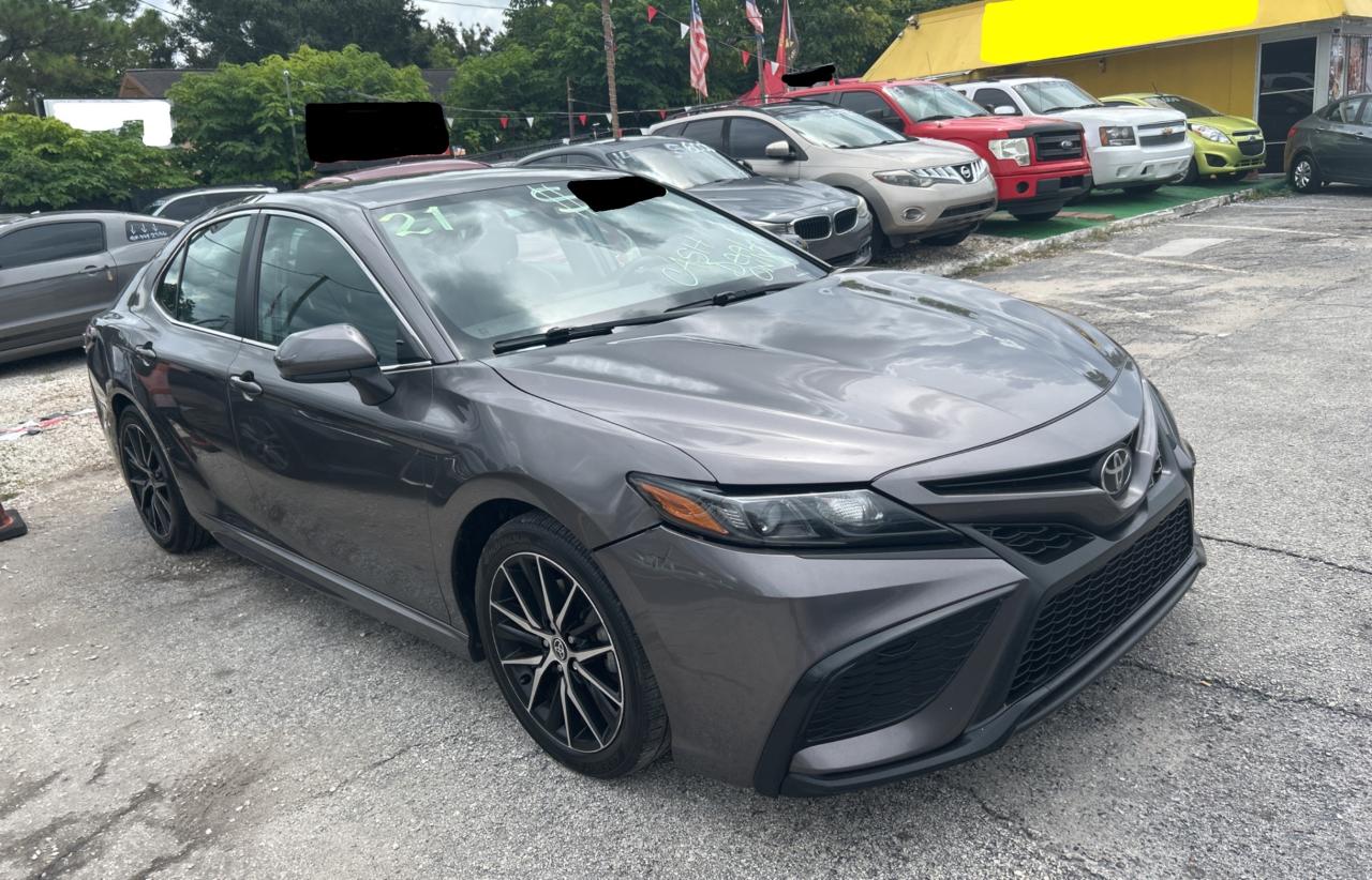 TOYOTA CAMRY SE