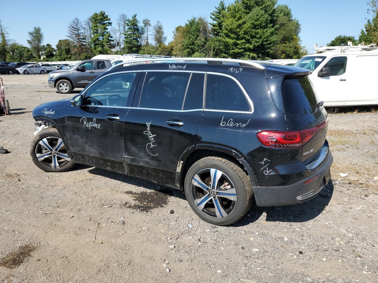 MERCEDES-BENZ EQB 300 4MATIC