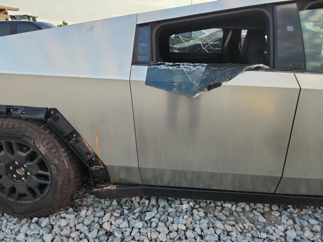2024 TESLA CYBERTRUCK 7G2CEHEE1RA032661