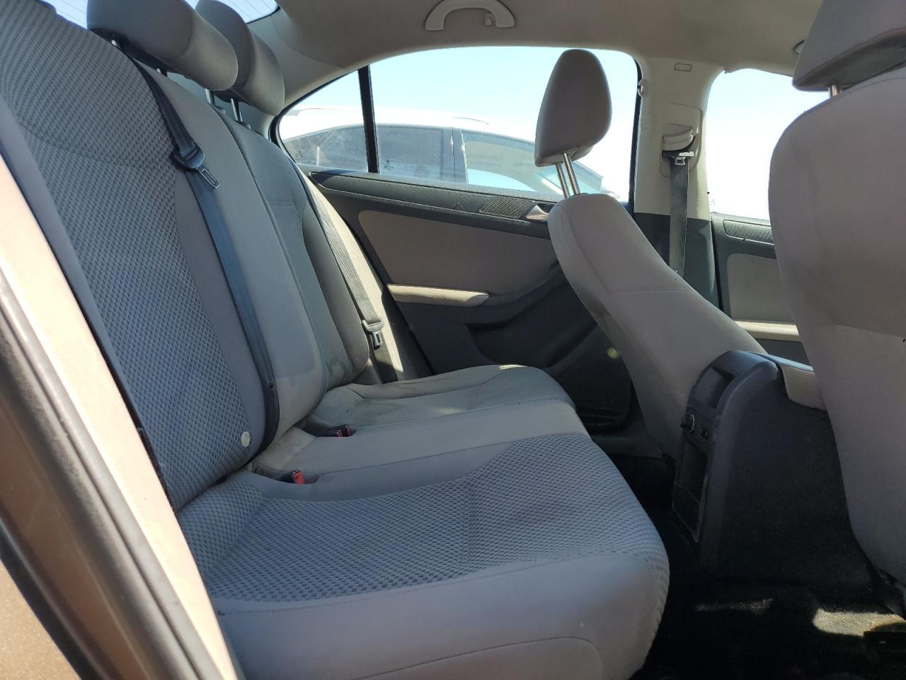 VOLKSWAGEN JETTA BASE