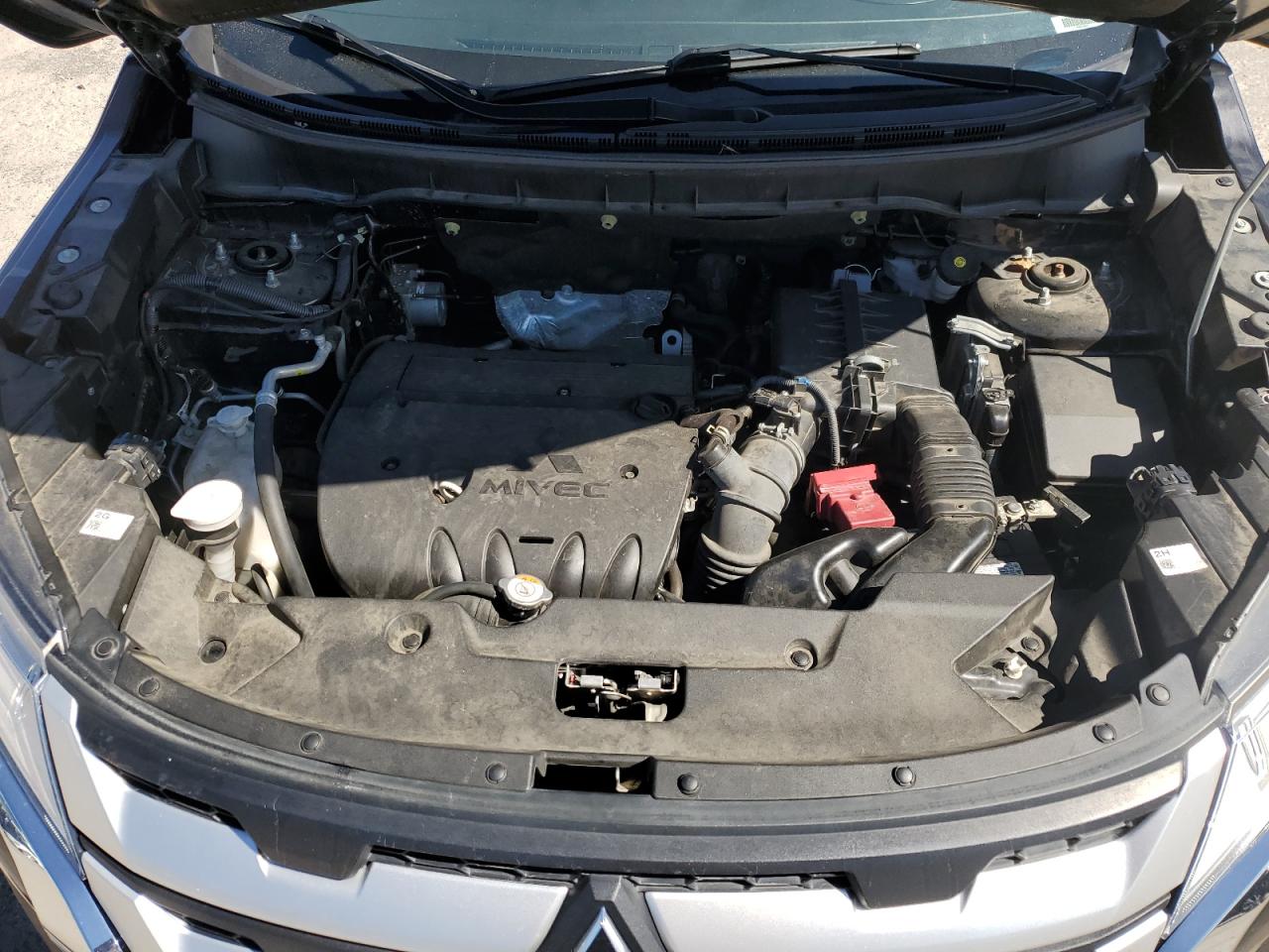 MITSUBISHI OUTLANDER SE