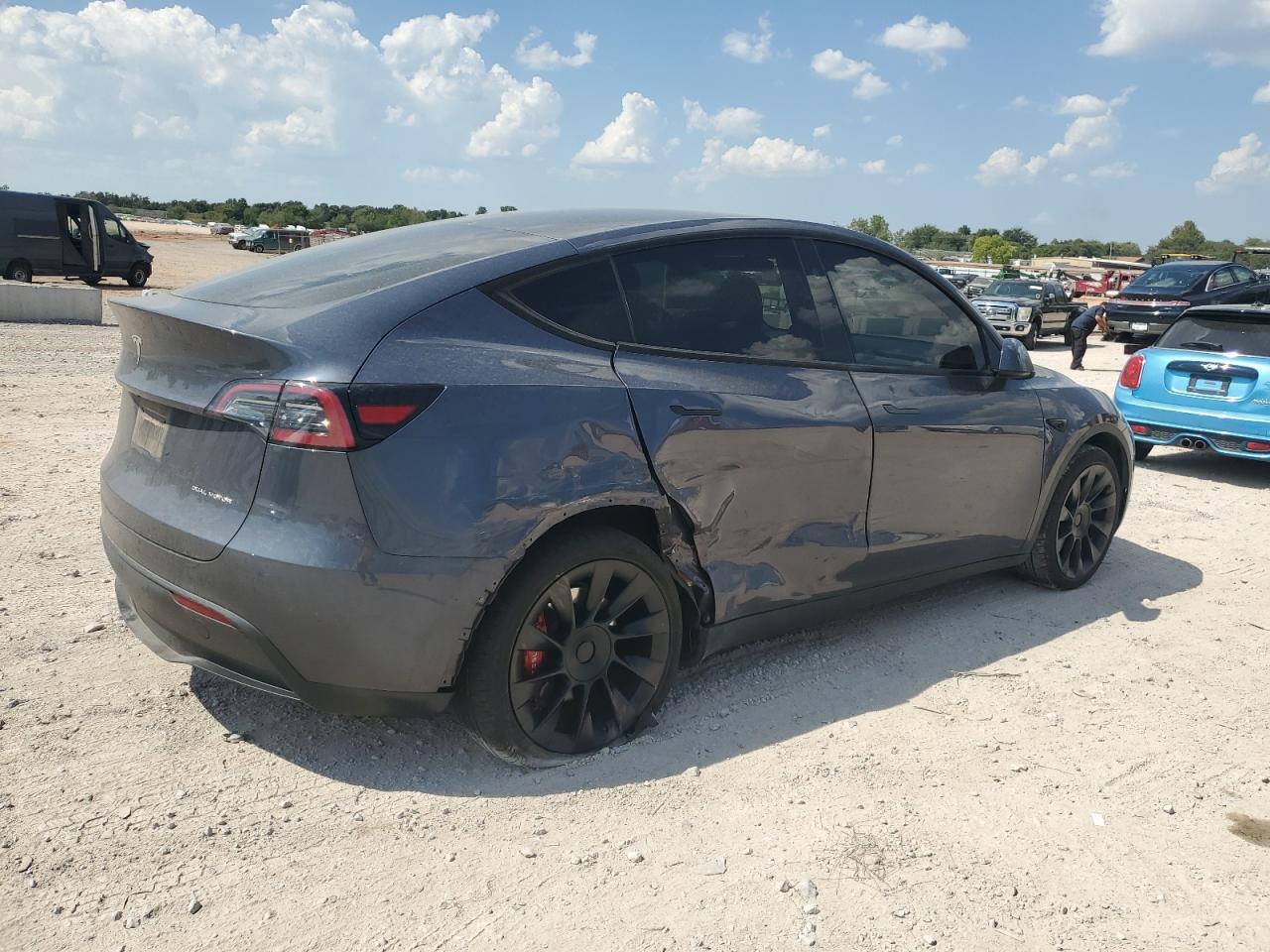 TESLA MODEL Y