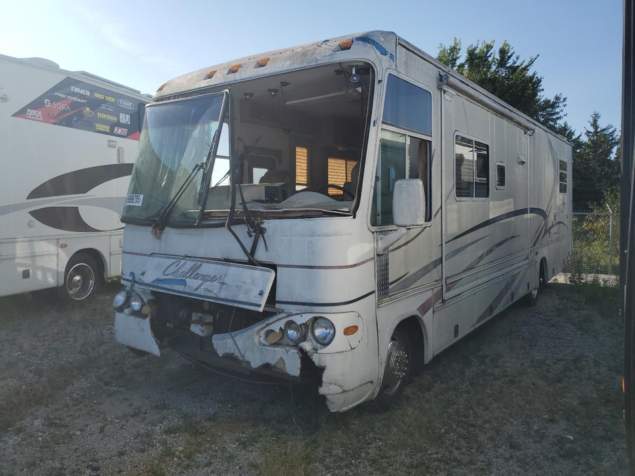 Lot #3246121113 2000 WORKHORSE CUSTOM CHASSIS MOTORHOME