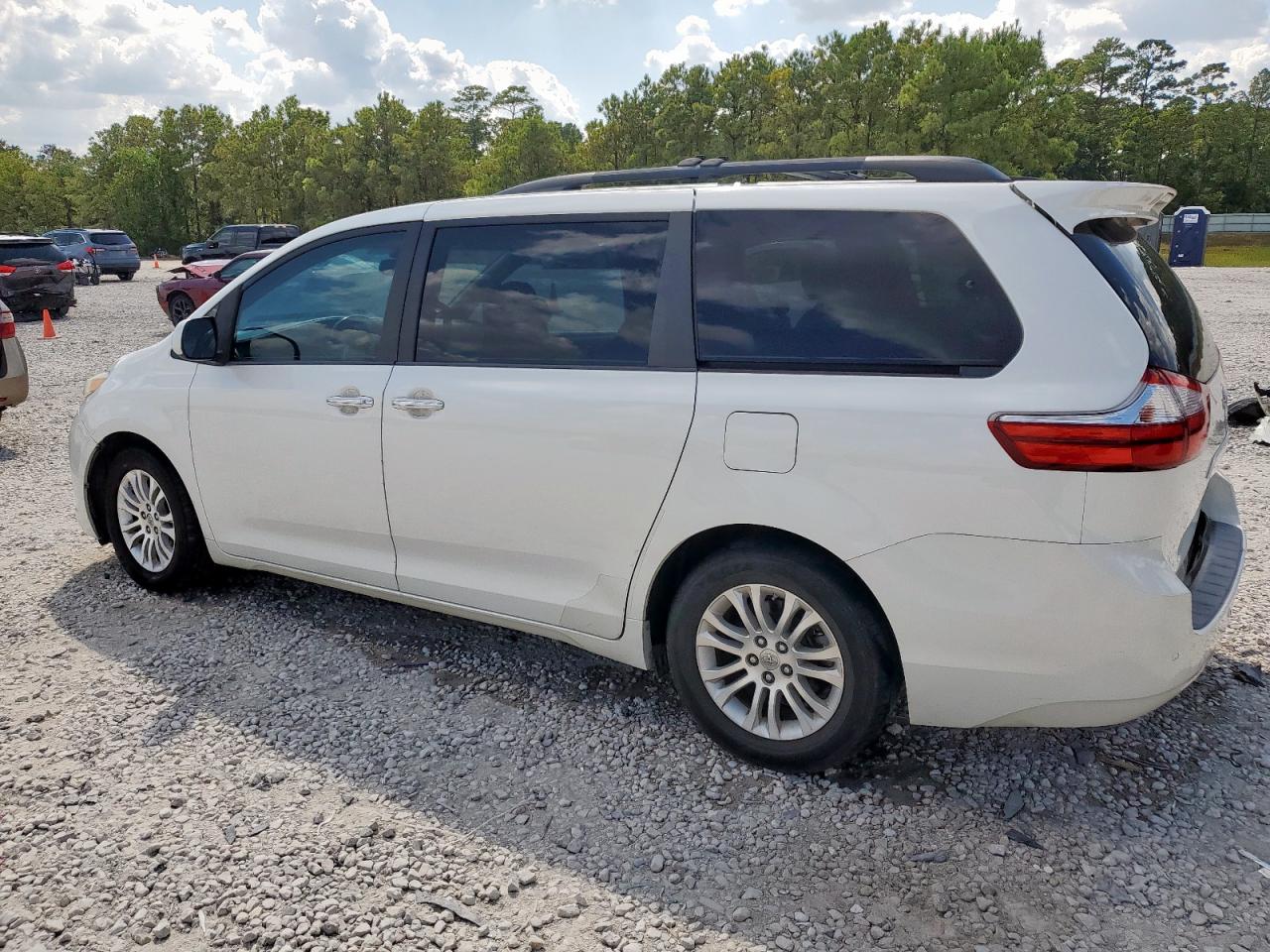 TOYOTA SIENNA XLE