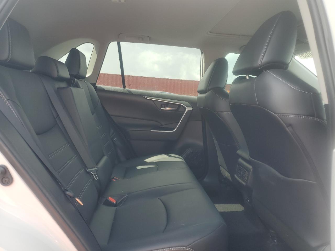 TOYOTA RAV4 XLE PREMIUM