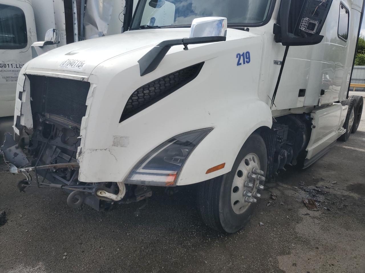 Lot #3262220114 2020 VOLVO VNL