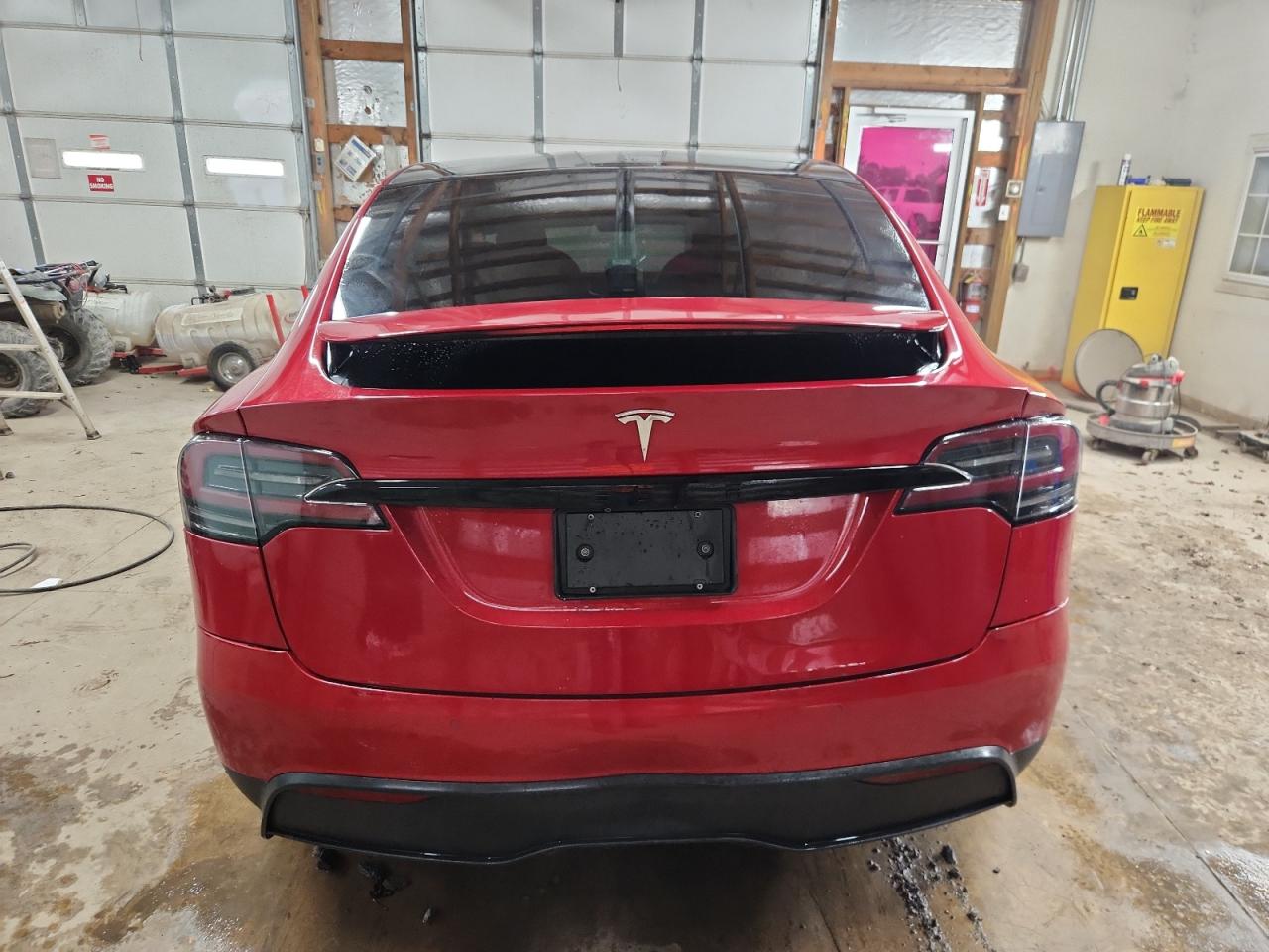 TESLA MODEL X