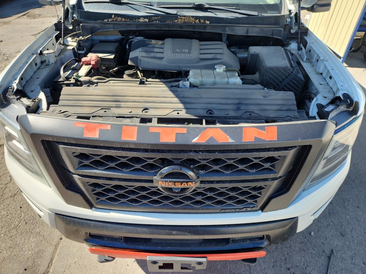 NISSAN TITAN SV