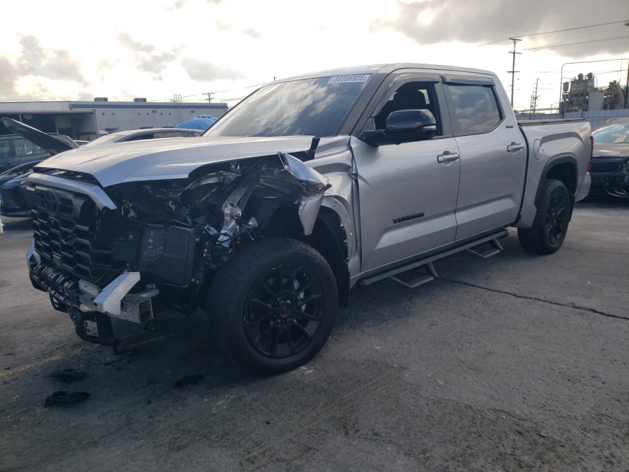 TOYOTA TUNDRA CREWMAX LIMITED